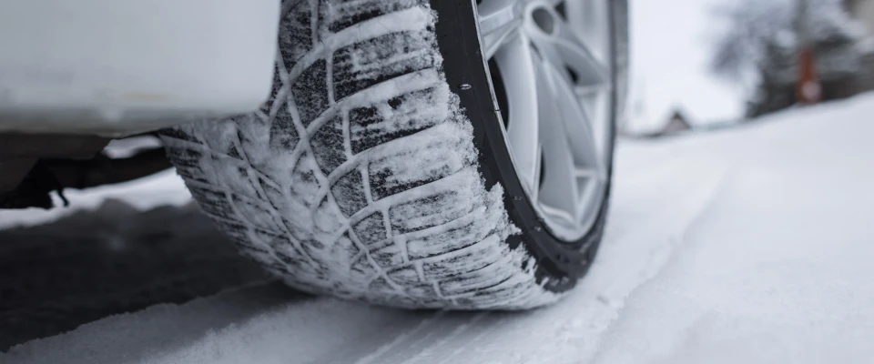 Autofahrer ohne Winterreifen: Bußgeld & Punkte